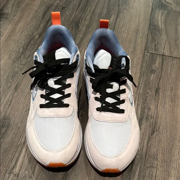 Stylish Municipal and Origin Sneakers - Picture 4 of 7